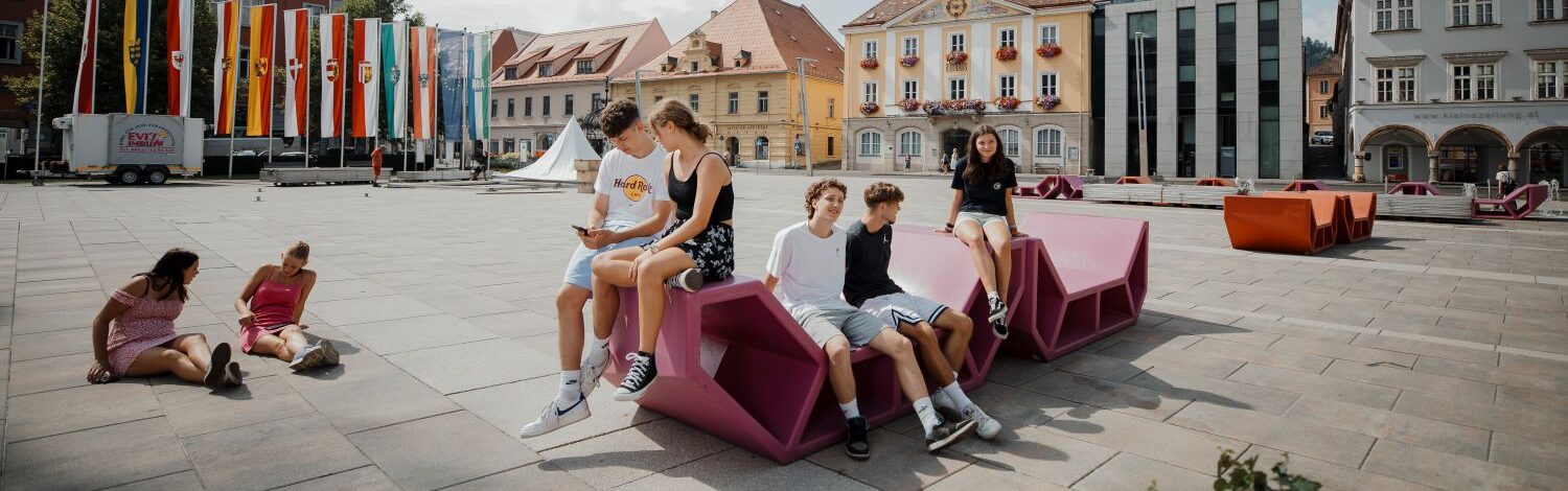 36 Jugendliche am Brucker Hauptplatz kl c RM OSO NicoleSeiser 1 e1773070626304