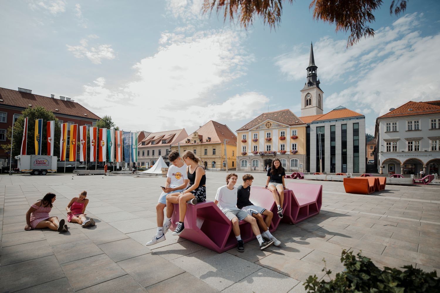 36 Jugendliche am Brucker Hauptplatz kl c RM OSO NicoleSeiser 1